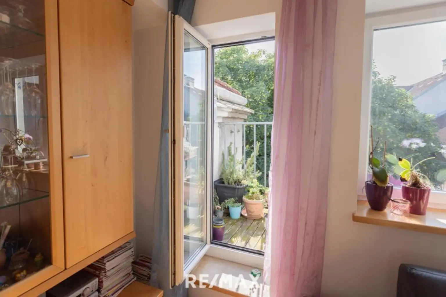 Wohnküche Balkonzugang