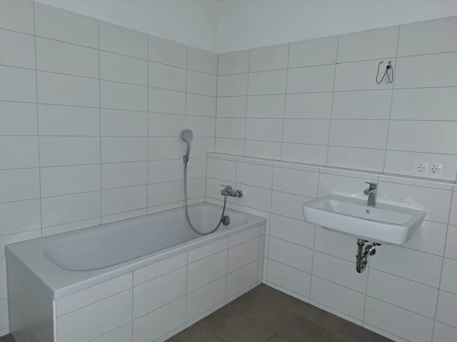 *** 2-Zimmer-Wohnung mit Loggia und Tiefgaragenstellplatz zu vermieten