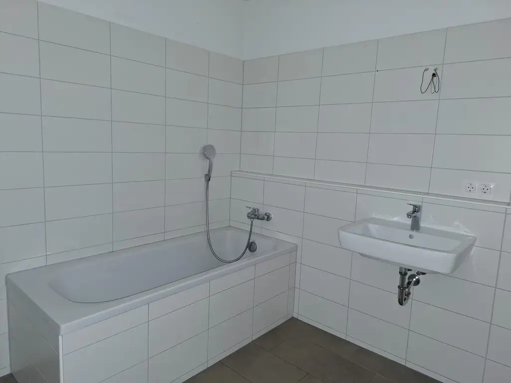 *** 2-Zimmer-Wohnung mit Loggia und Tiefgaragenstellplatz zu vermieten