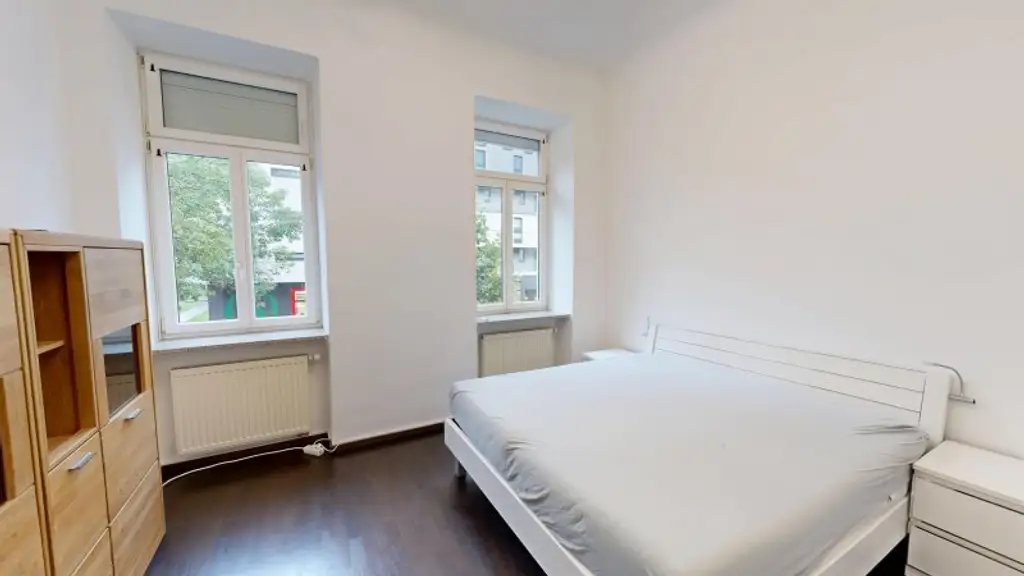 Der Traum einer jeden Frau - 2-Zimmer Altbauwohnung mit begehbarem Kleiderschrank