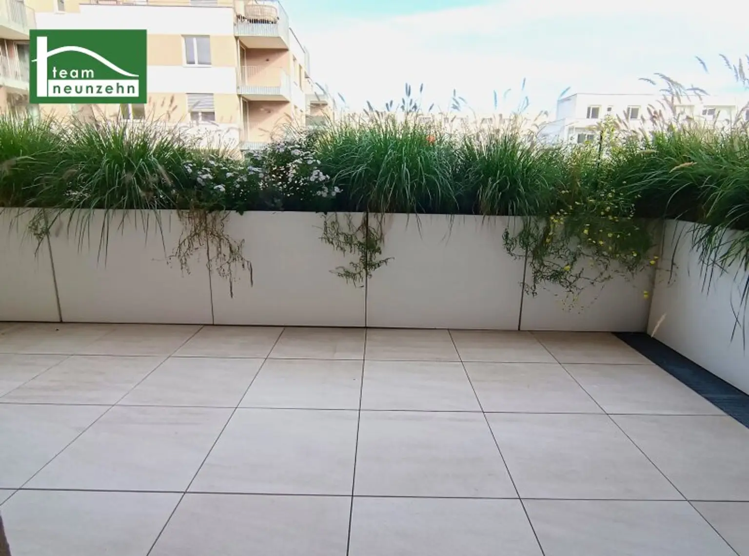 MITTEN IN DER STADT Ruhe auf der begrünten Terrasse genießen - 2 Zimmer Neubauwohnung. - WOHNTRAUM
