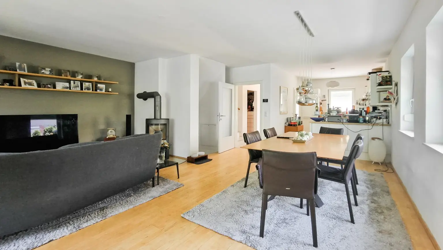 Niedrigenergie-Doppelhaushälfte in Mauer. 5 Zimmer, Terrasse, Garten und Autostellplatz