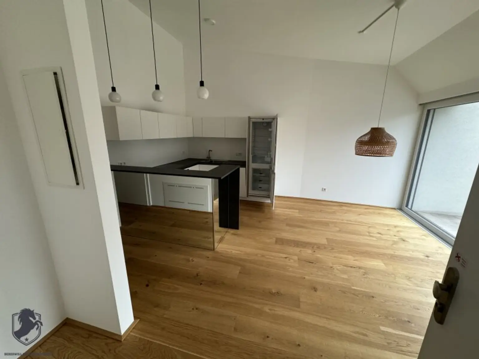 Stilvoll wohnen im Herzen von Wien: Dachgeschosswohnung mit Terrasse und Parkplatz in 1140 Wien!