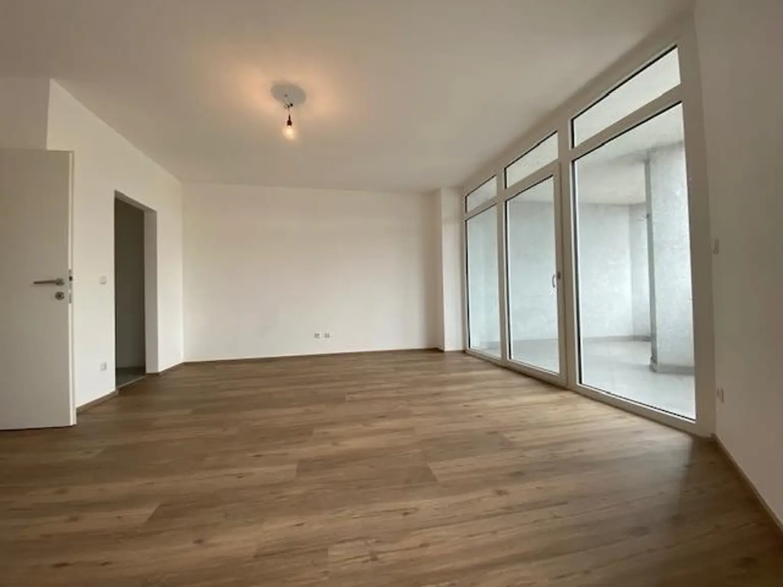 Geräumige 2-Zimmer-Wohnung mit Loggia - verfügbar ab September 2025