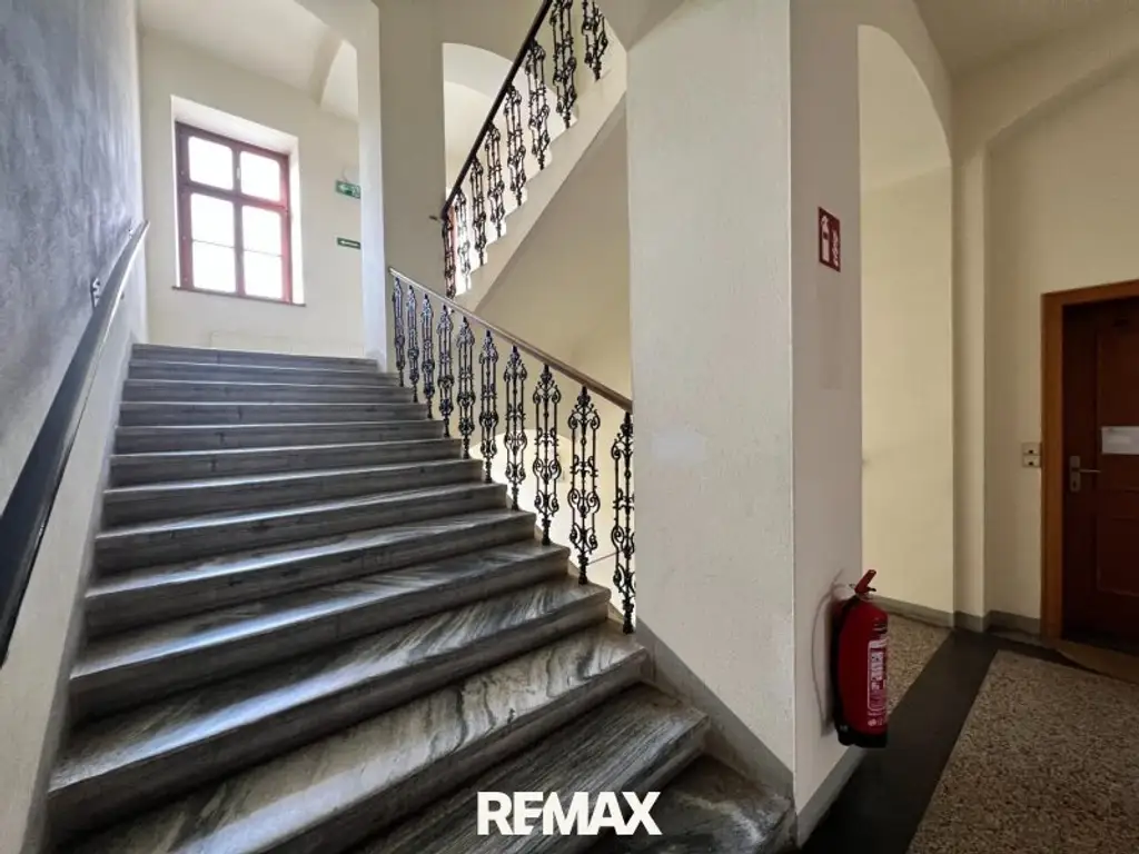 Charakteristisches Zinshaus im Ortszentrum