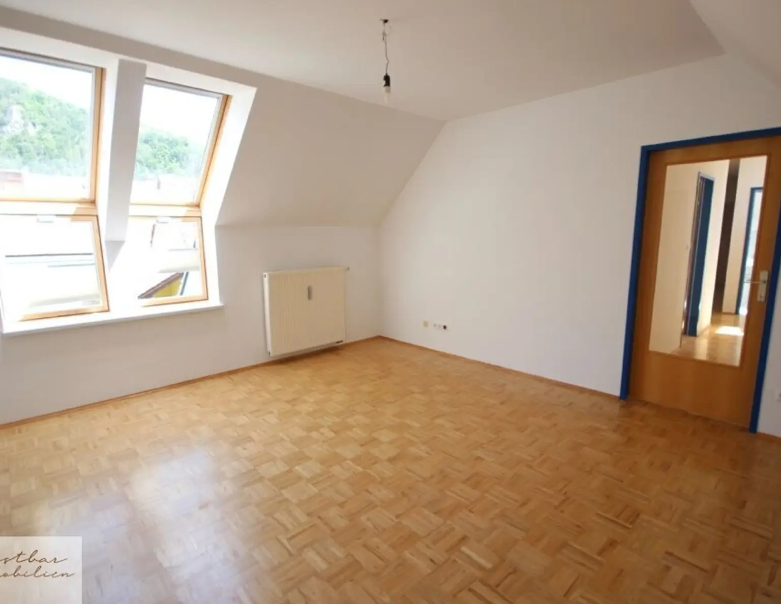 Ihr Wohlfühlparadies zur Miete! Auffallend gloriose Dreizimmerwohnung am Hauptplatz in Frohnleiten. Haustiere erlaubt.