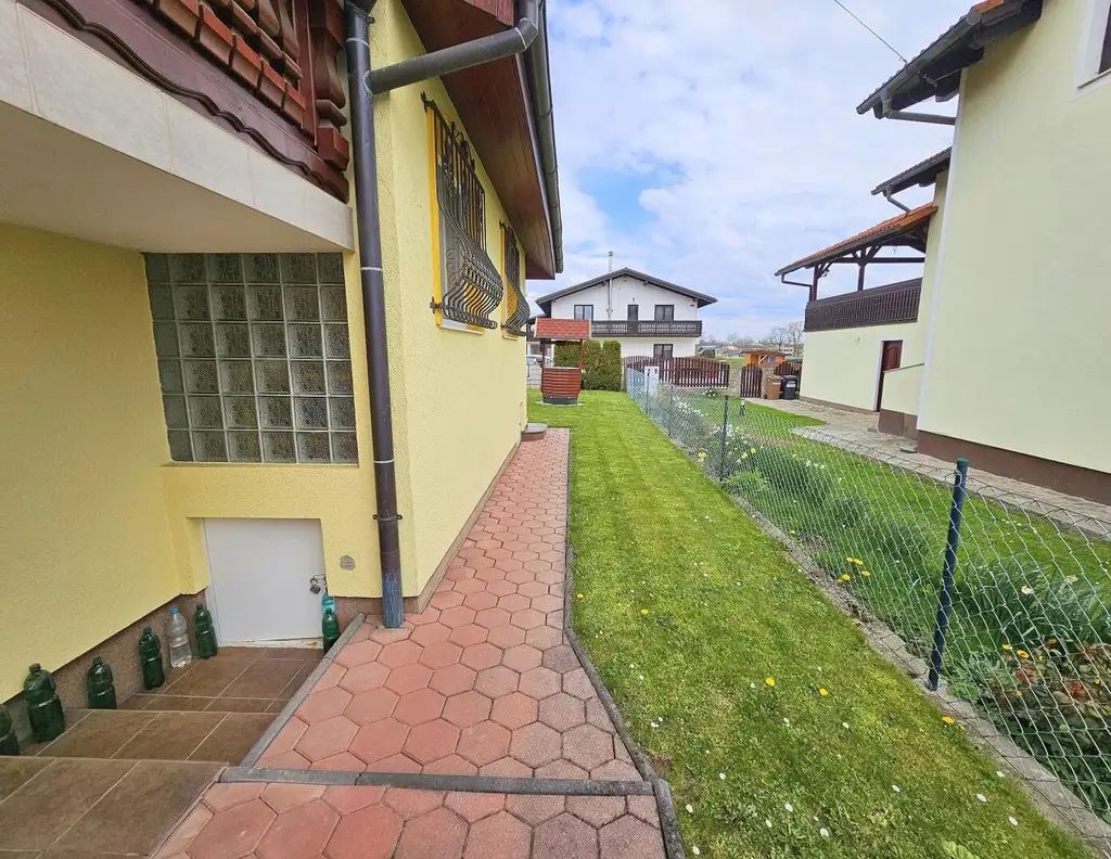 Nur 20 Minuten von der österreichischen Grenze entfernt - auf slowenischer Seite! Ein- bis Zweifamilienhaus in sonniger Lage sucht neue Besitzer!