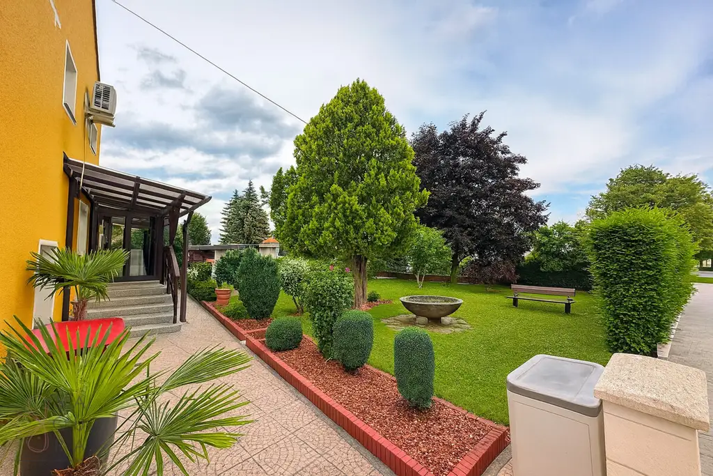 Charmantes Einfamilienhaus mit Einliegerwohnung, Garten und Garage – vielseitig nutzbar