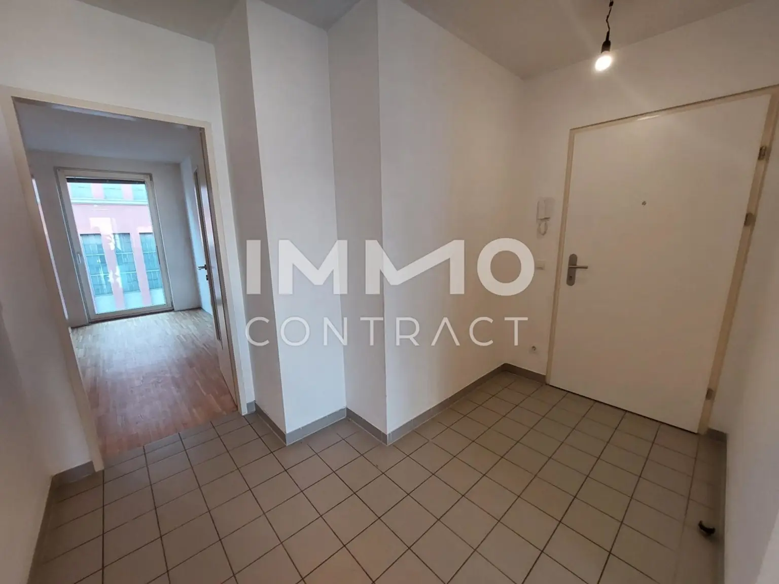NUR SCHRIFTLICHE ANFRAGEN BITTE. 2-Zimmer-Wohnung mit Balkon in der Wielandgasse