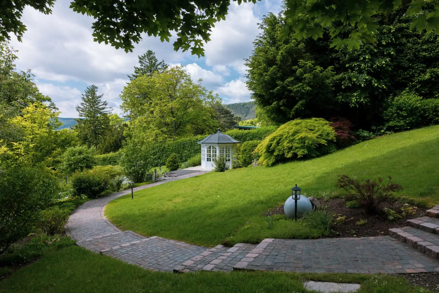 Luxuriöse Villa mit Panoramablick, Swimmingpool und großem Garten in Baden bei Wien