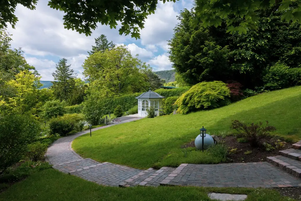 Luxuriöse Villa mit Panoramablick, Swimmingpool und großem Garten in Baden bei Wien