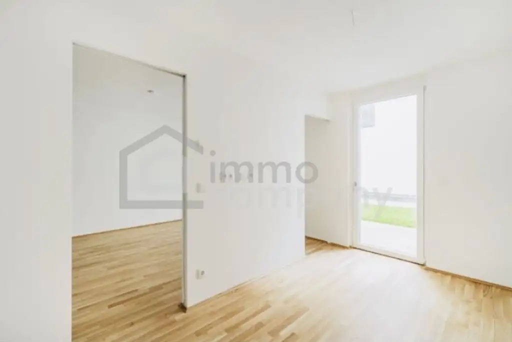 Schöne und moderne Wohnung mit eigenem Garten und Terrasse! 15. Bezirk. U3 und U6!