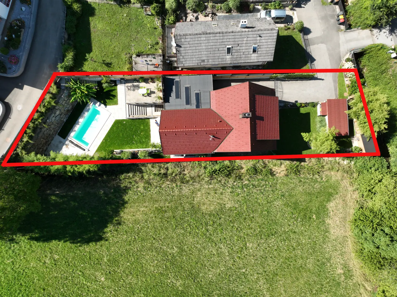 Schmuckes Haus mit Garten und Pool in Grünruhelage
