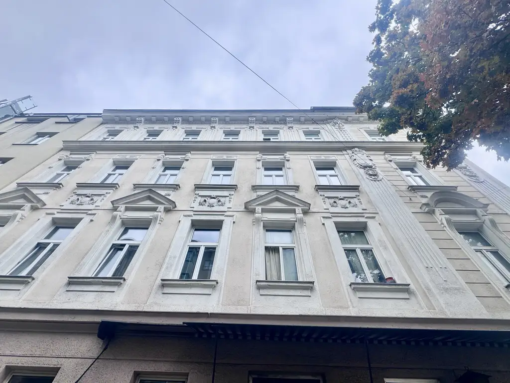 Charmantes 2-Zimmer Altbau-Schmuckstück mit Balkon
