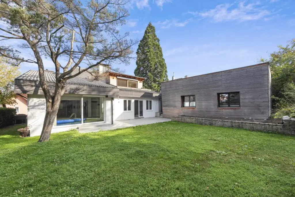 Exklusive Villa mit Nebengebäude in Gießhübl – Wohnen, Arbeiten & Wellness in Premiumlage