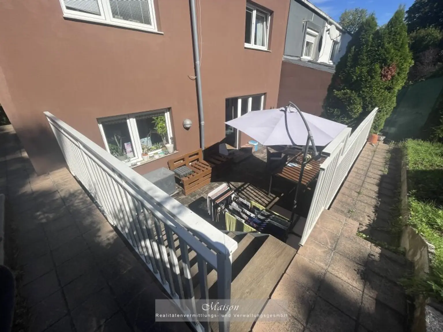 CHARMANTES ECKREIHENHAUS IN KLOSTERNEUBURG - 6 ZIMMER - GRÜNRUHELAGE - TERRASSEN - EIN ORT ZUM WOHLFÜHLEN !