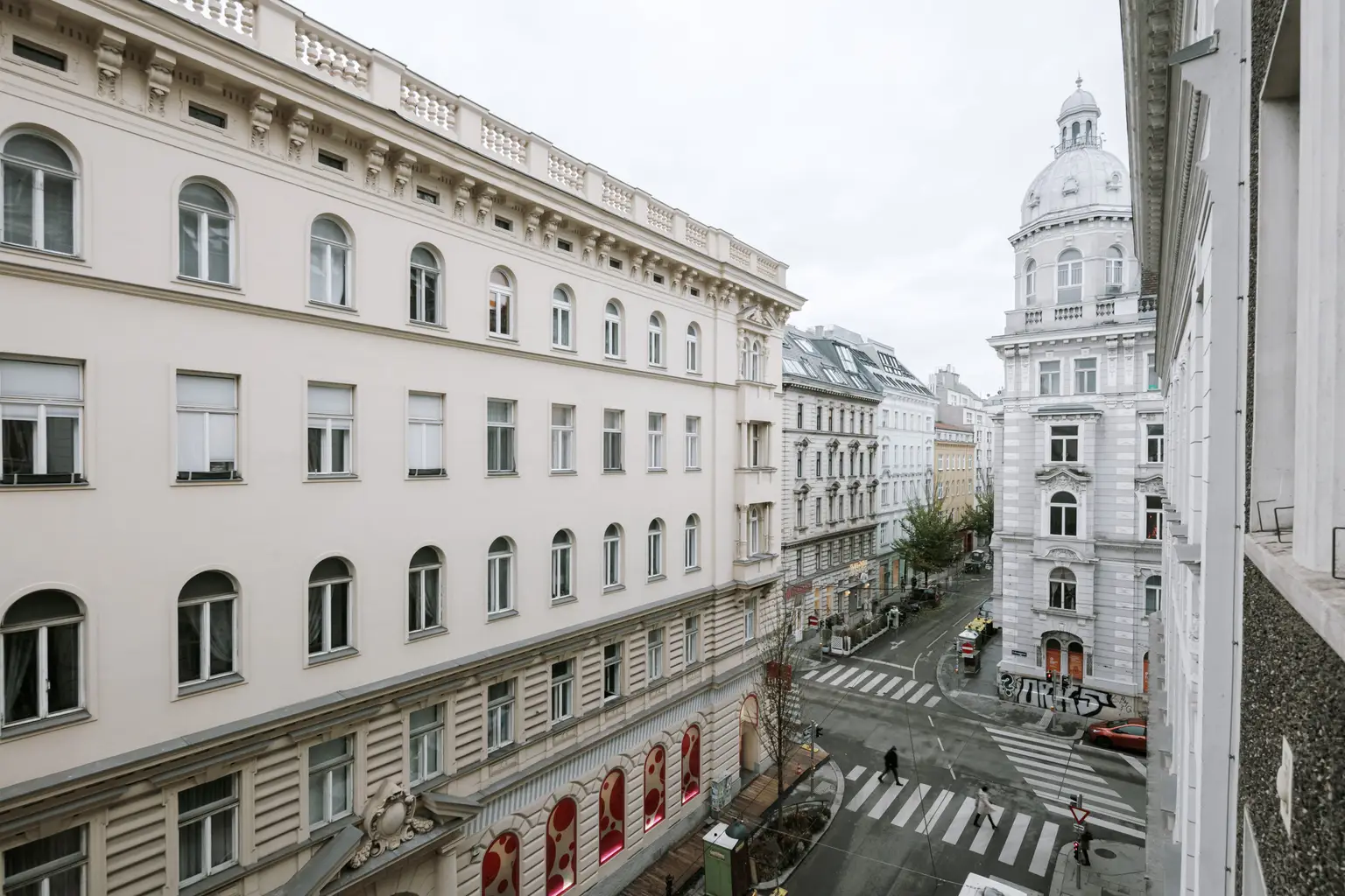 Stilvolle Altbauwohnung ca.107m² mit Balkon in Toplage 1070 Wien!