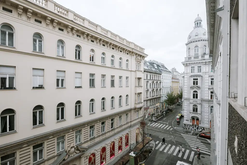 Stilvolle Altbauwohnung ca.107m² mit Balkon in Toplage 1070 Wien!