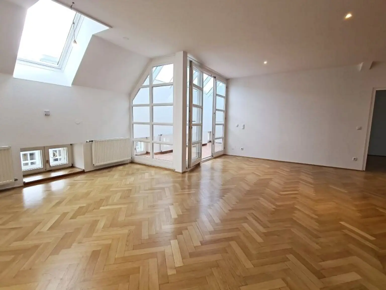 ZELINKAGASSE, DACHGESCHOSS, klimatisierte 157 m2 Maisonette mit 18 m2 Terrasse, 4 Zimmer, Küche, Wintergarten, 2 Bäder, Börse-Nähe