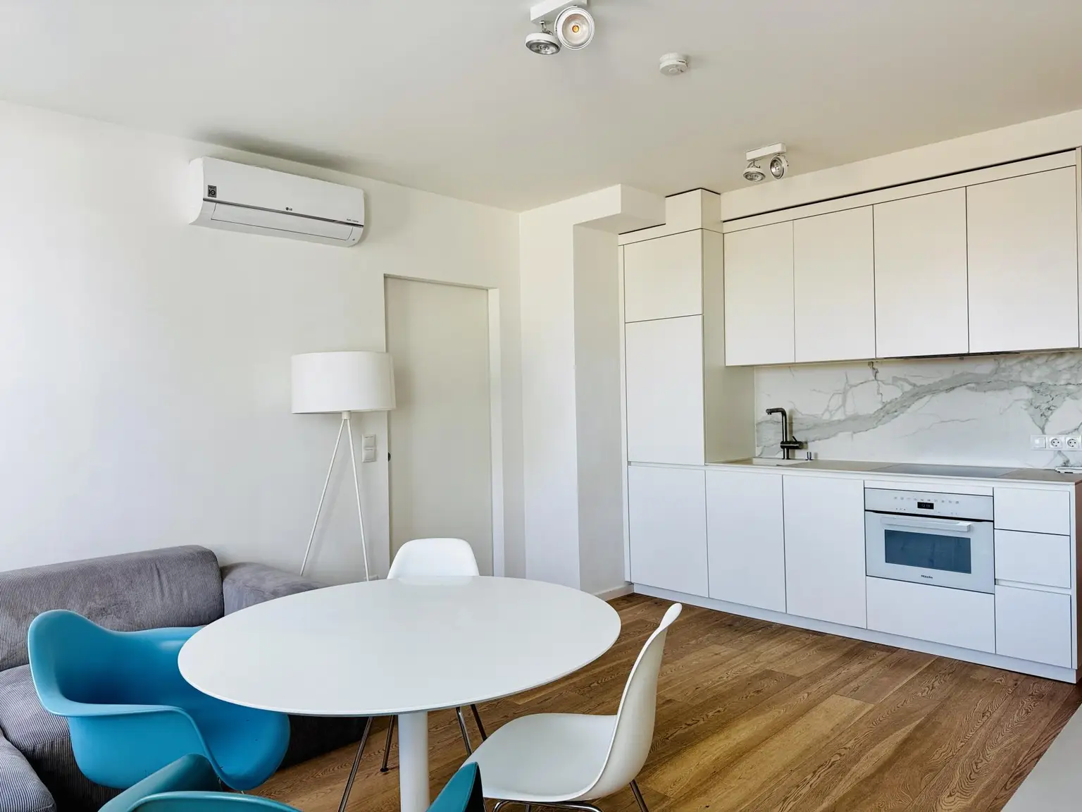 Dachgeschoßwohnung# U6 & U5# AKH