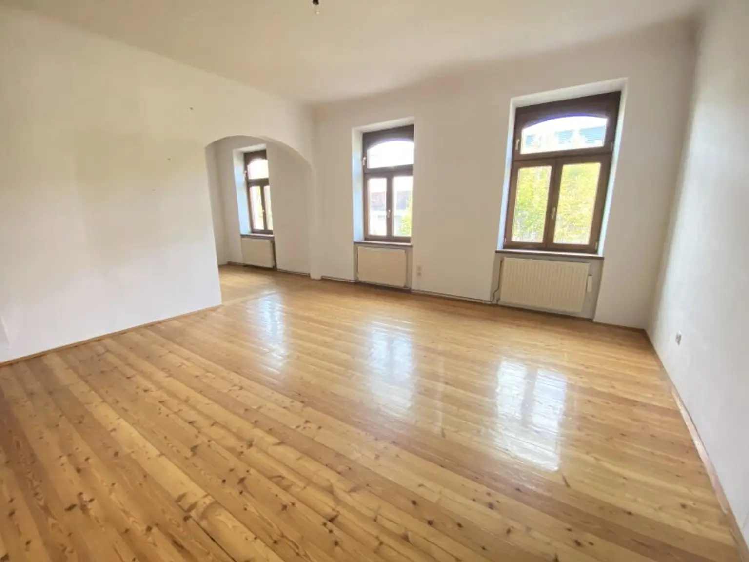 Mittelzinshaus mit bewilligten Dachbodenausbau