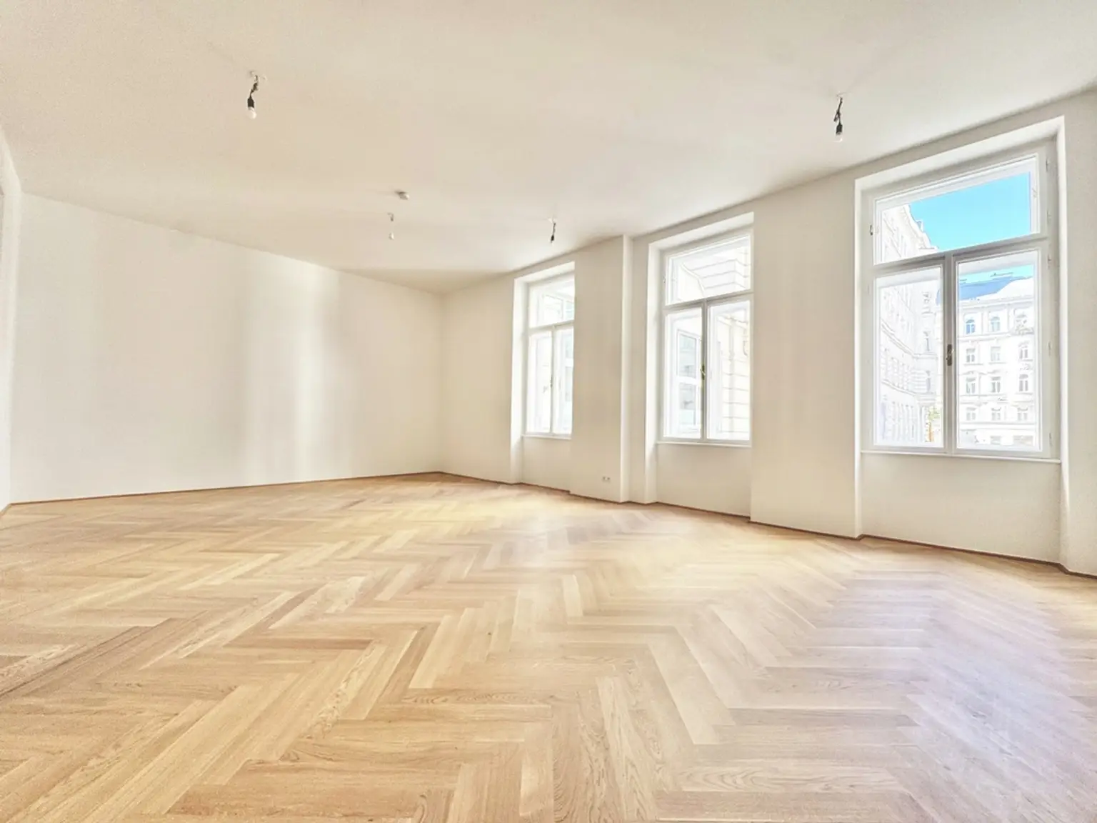 ERSTBEZUG NACH SANIERUNG | NEUBAUGASSE | EXKLUSIVE 4 ZIMMER | TOPLAGE | U-BAHN-NÄHE