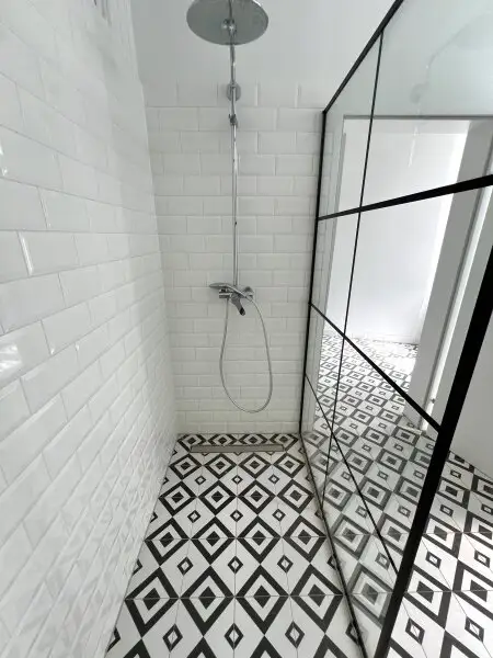 100m² Altbauwohnung: 3-Zimmer. 2 Bäder mit moderner Küche & Ausstattung