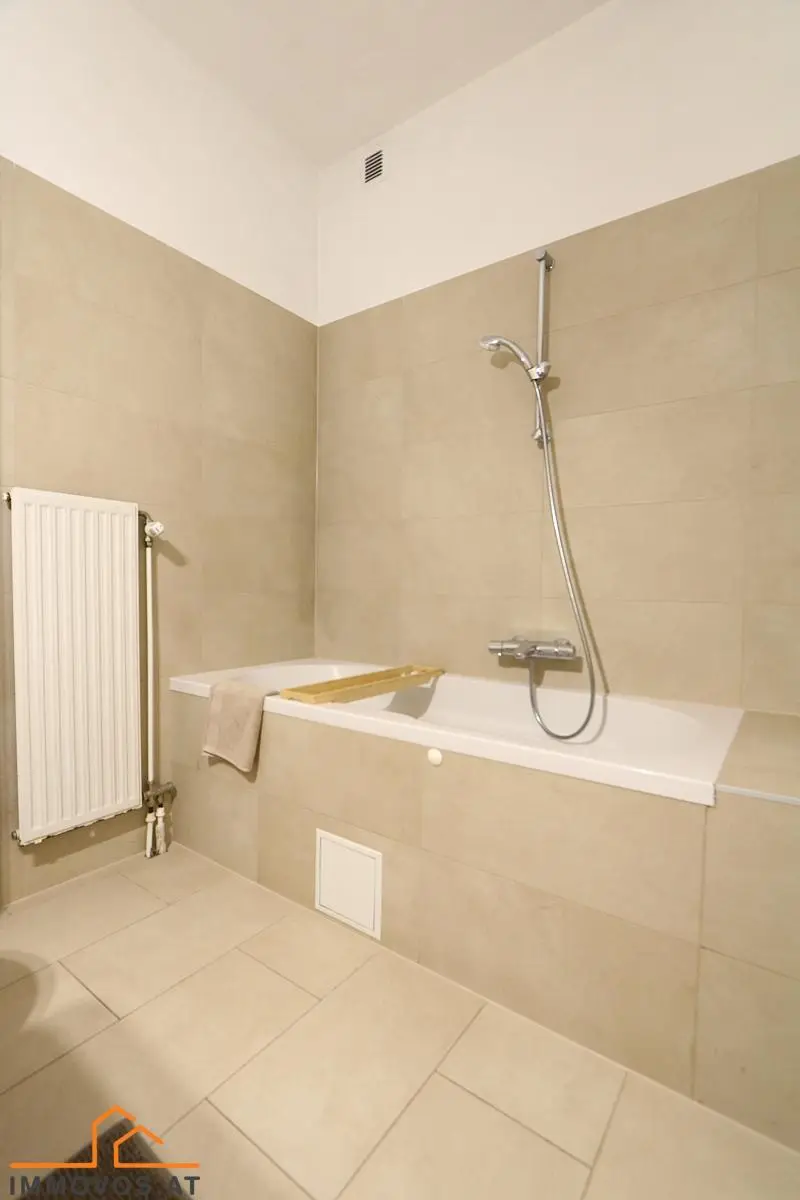 Wanne im Badezimmer