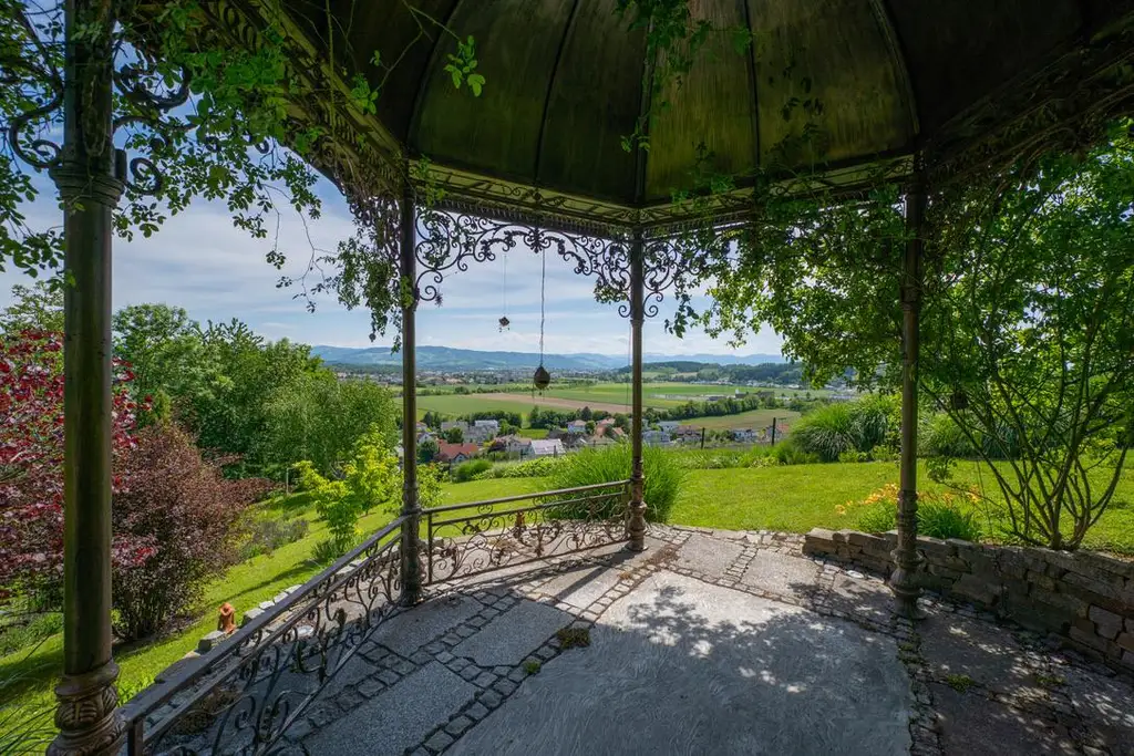 Uneinsehbares Wohnjuwel mit 7.984 m² Grundstück – einzigartiges Naturparadies mit herrlichem Panoramablick am Heuberg in Dietach!