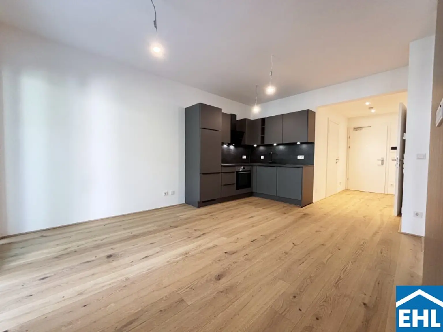 3-Zimmerwohnung mit Pool & Eigengarten!