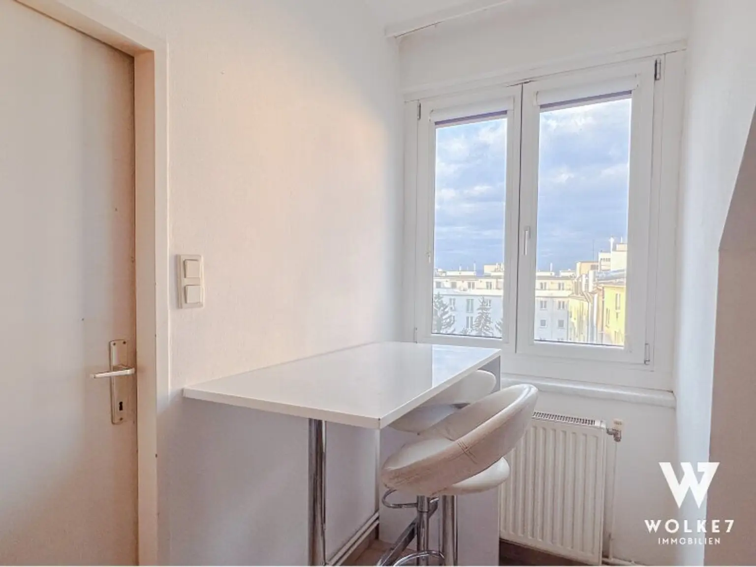 Sonnige Dachgeschosswohnung am Keplerplatz – Top Lage U1