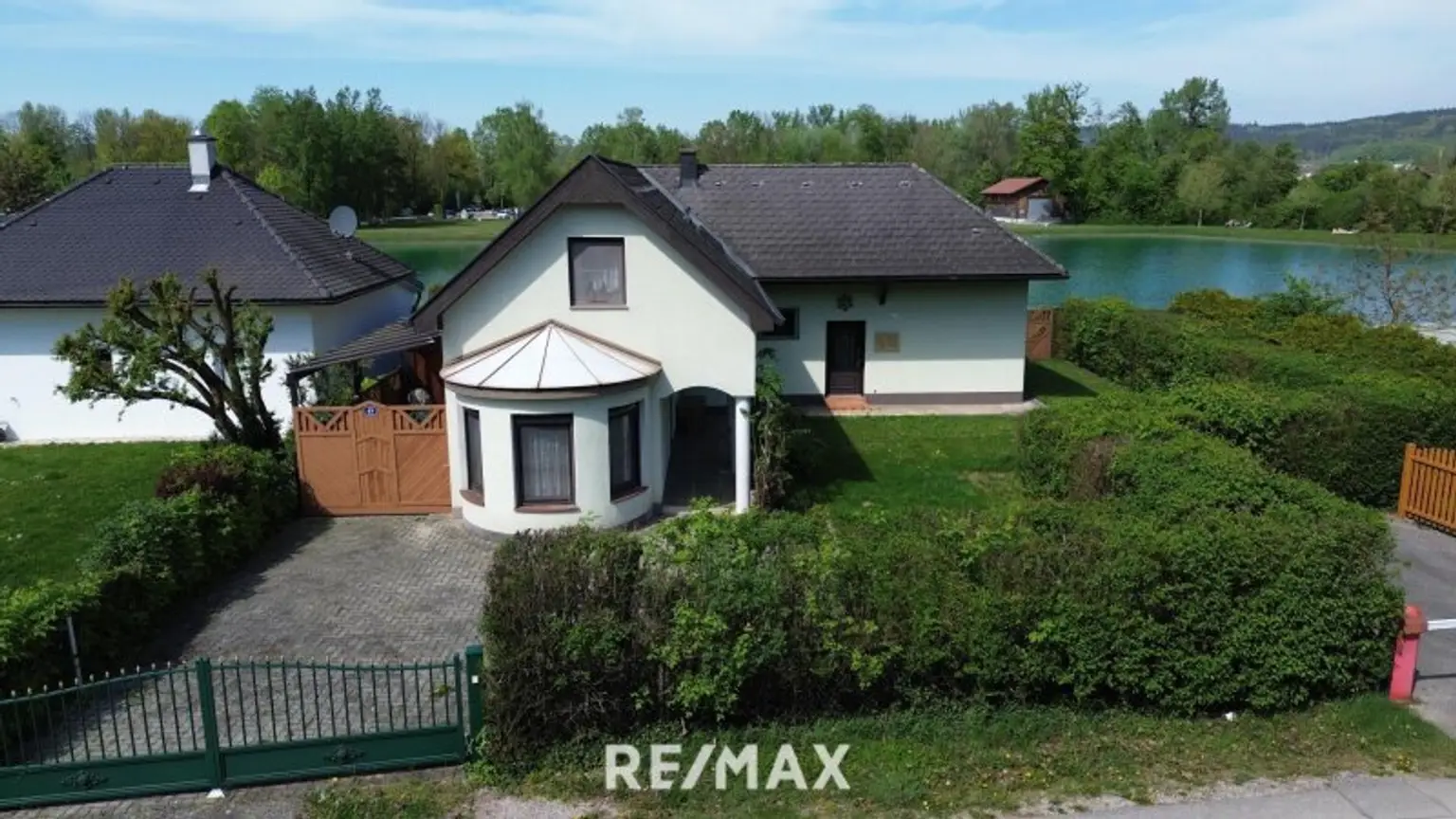 Eingangsbereich mit Garten