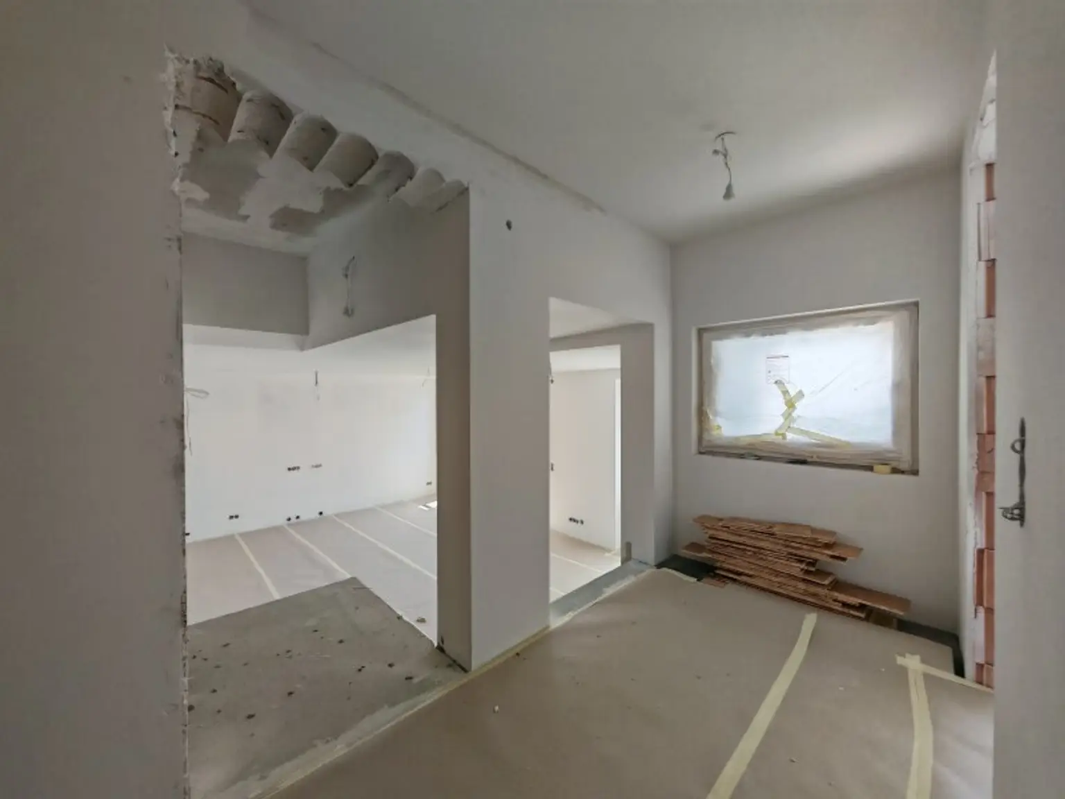 Vorraum mit Blick ins Wohnzimmer