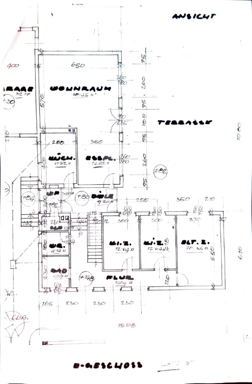 EINFAMILIENHAUS MIT GROSSEM GRUND