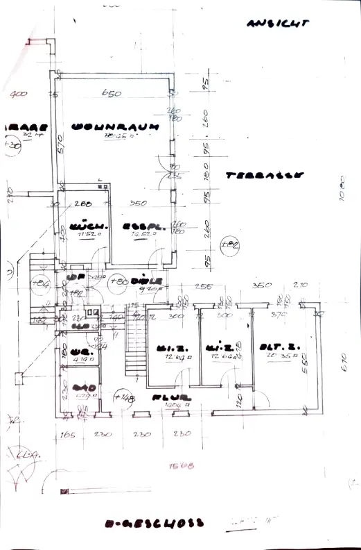 EINFAMILIENHAUS MIT GROSSEM GRUND