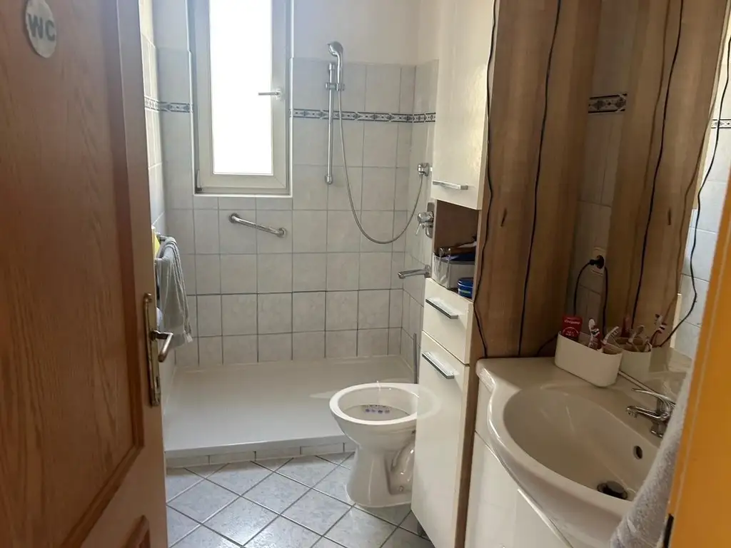 Kompaktes Wohnhaus mit Keller
