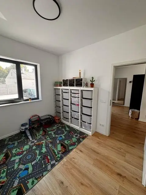 Neuwertiges Wohnhaus in ruhiger Lage
