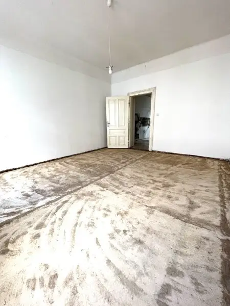 Garçonnière mit Potential, zum Renovieren! 17. Bezirk mit Grünblick!