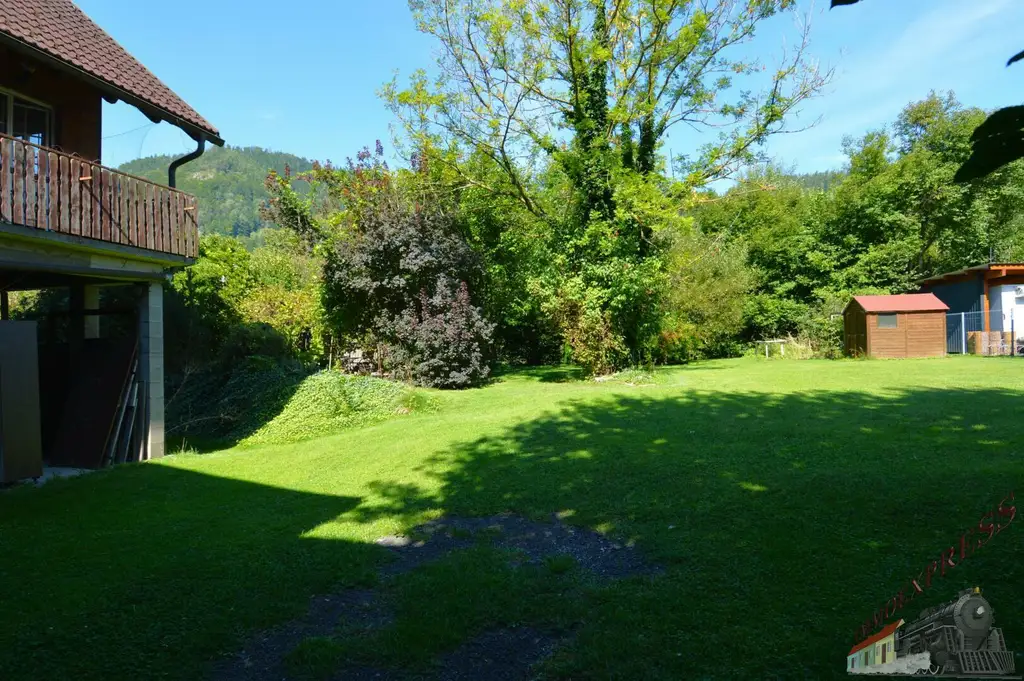 Ein-/ Zweifamilienhaus mit viel Potential - 3 Garagen - 1.368 m² - getrennte Eingänge