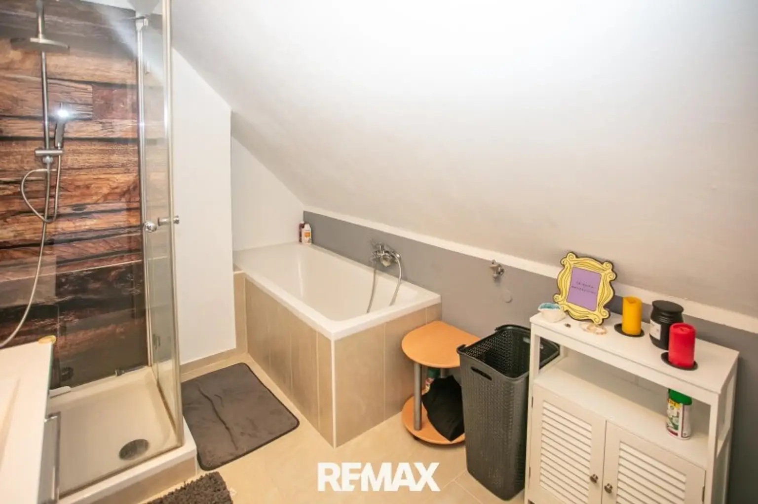 Badezimmer DG_ Steiner Landstr. 50
