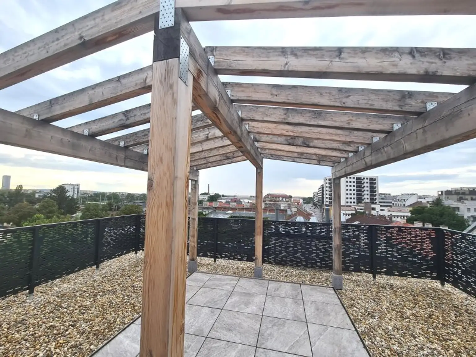 Neubau-Erstbezug - 1 Zimmer mit Außenfläche und sehr großer Gemeinschaftsterrase ca. 60 m² - unweit der U2 Station Stadlau