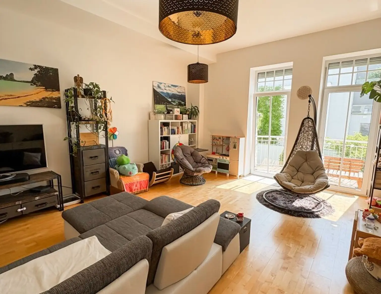 Zentrale Altbau Rarität: 4-Zimmer-Wohnung mit Gartenmitbenutzung und Tiefgarage