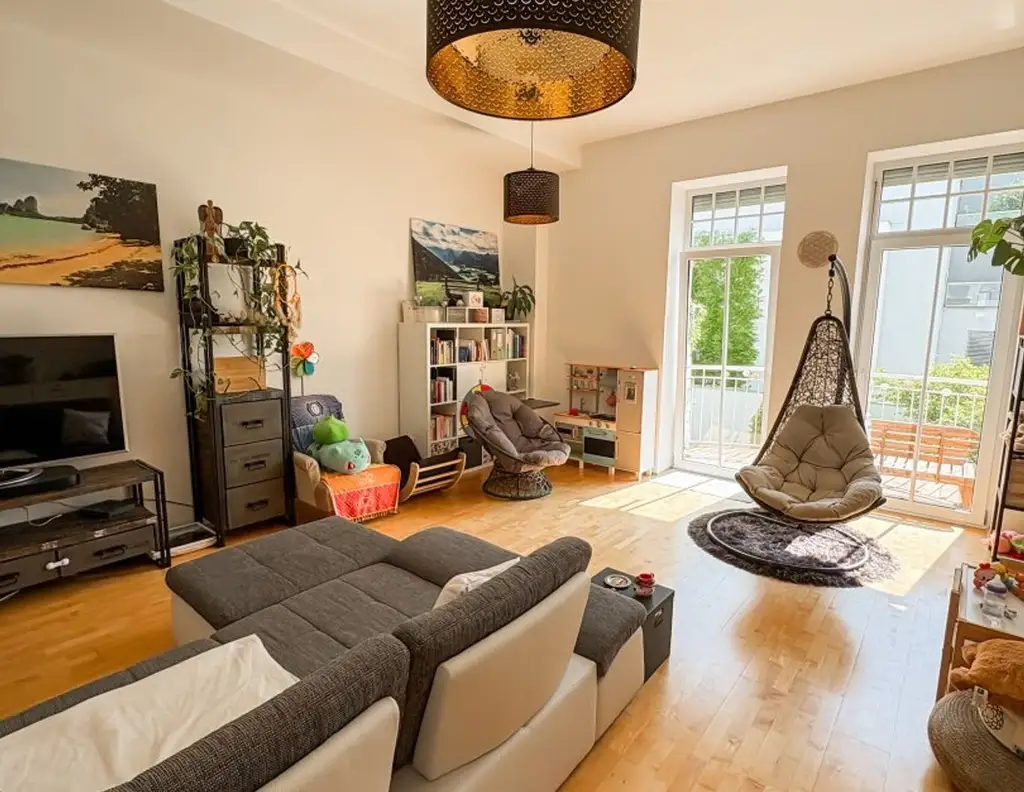 Zentrale Altbau Rarität: 4-Zimmer-Wohnung mit Gartenmitbenutzung und Tiefgarage