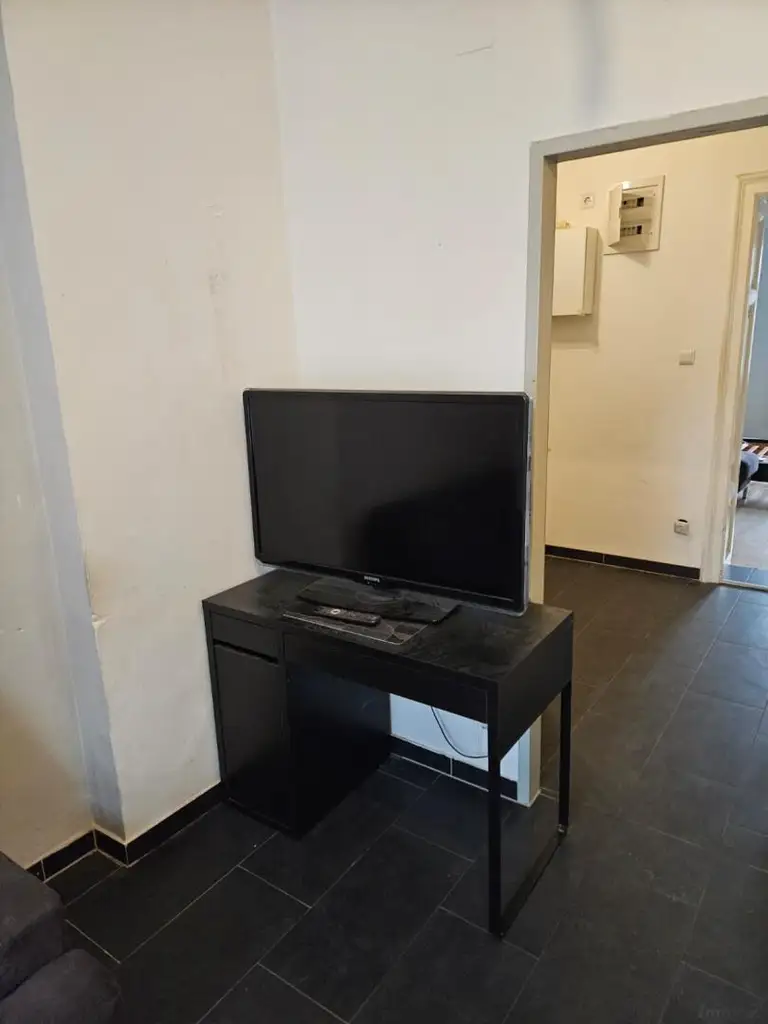 Bei XXX-Lutz, Wohnung mit Wohn-Essküche und 1 Zimmer ++Videorundgang++