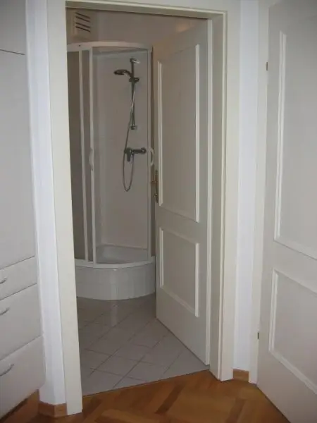 Komplett ruhig gelegene helle Wohnung mit 1 Schlafzimmer, teilmöbliert (Schrank und Sofa) Nähe Servitengasse ab 15. Dezember 2025