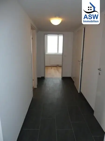 Moderne 3-Zimmerwohnung mit offener Schlafgalerie in U-Bahn-Nähe