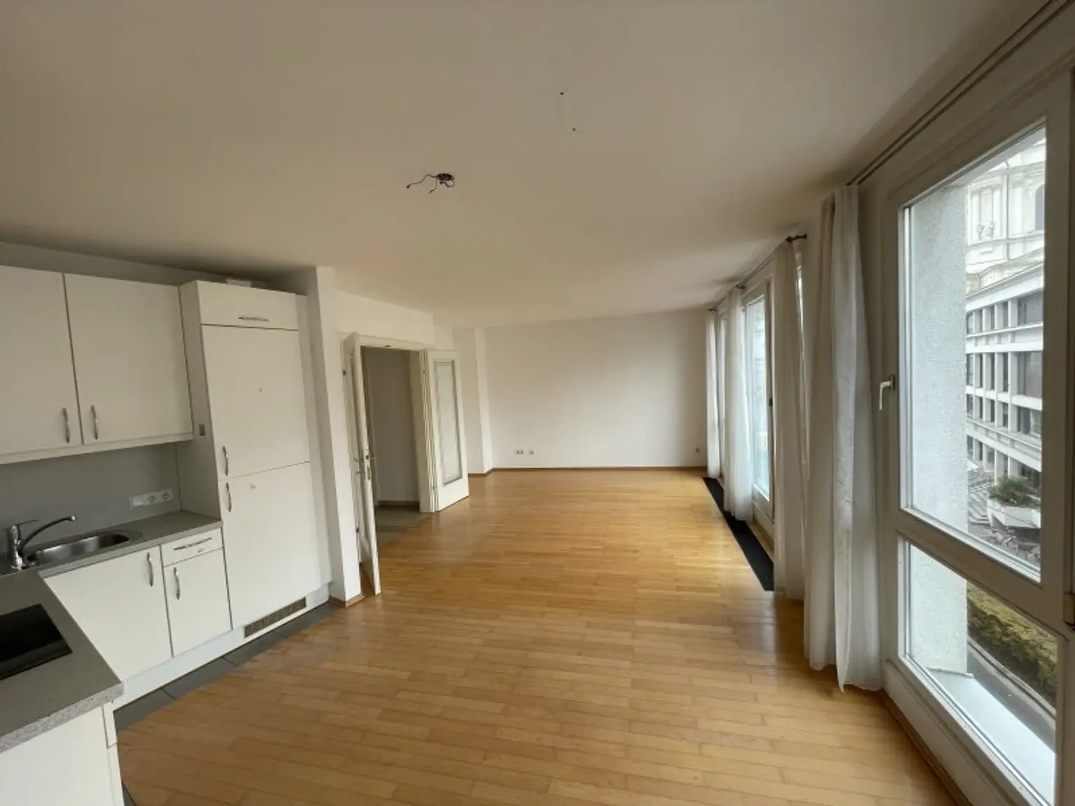 MODERNE 3-ZIMMER-WOHNUNG BEIM KARLSPLATZ - RUHELAGE!