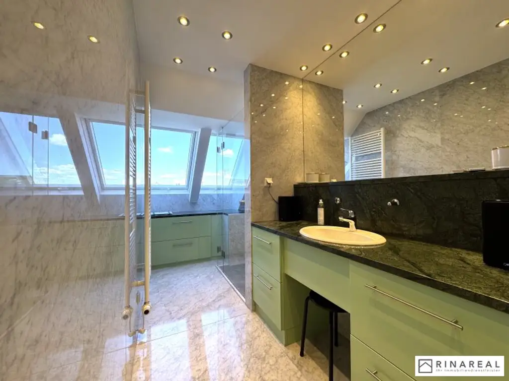 HUTWEIDENGASSE | Exklusives Penthouse mit traumhafter Dachterrasse | 3 Zimmer | ca. 99 m² Wohnfläche | teilmöbliert | zzgl. Duplex-Stellplatz