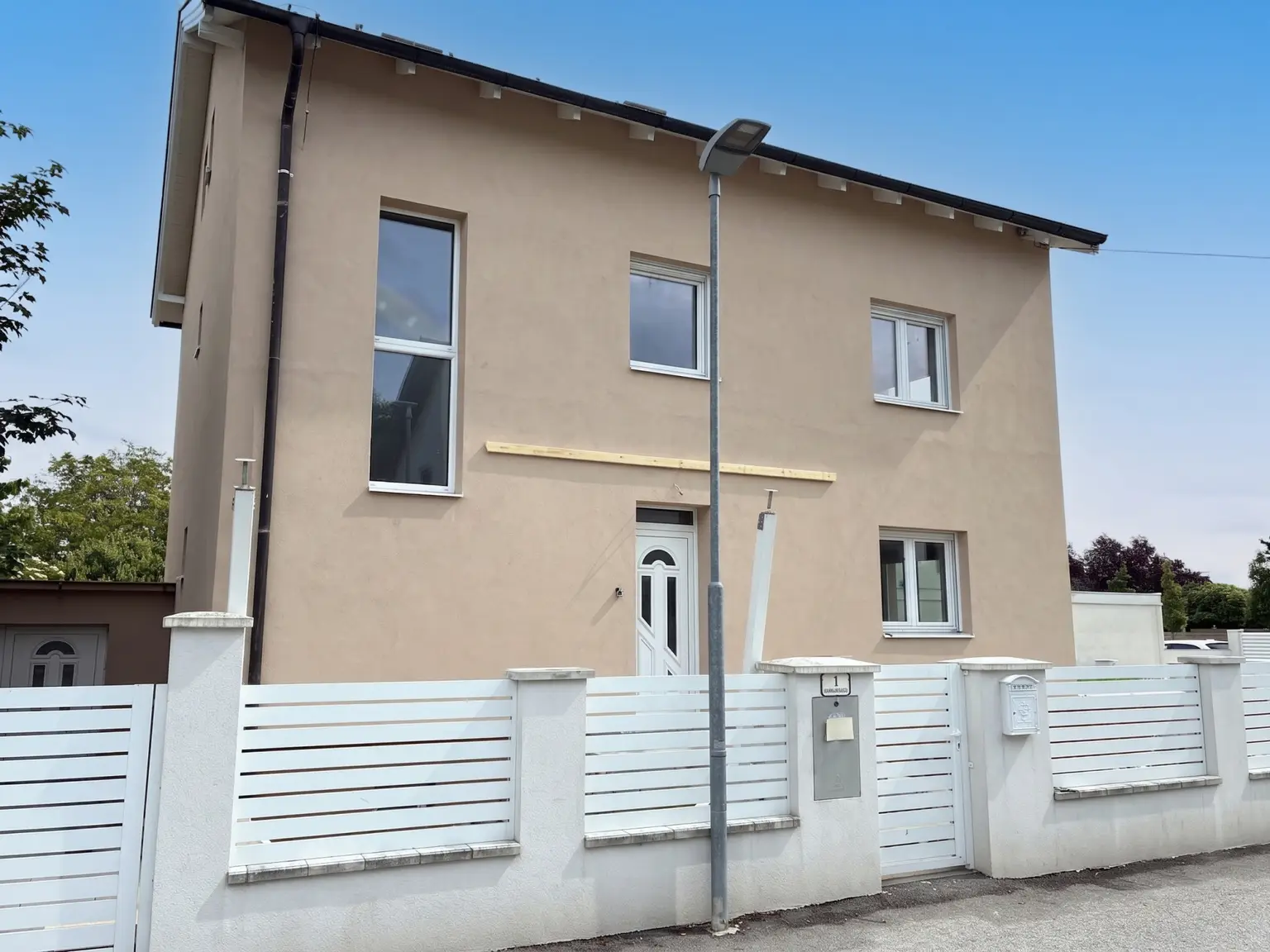 Eingang Kundschakstr bearbeitet