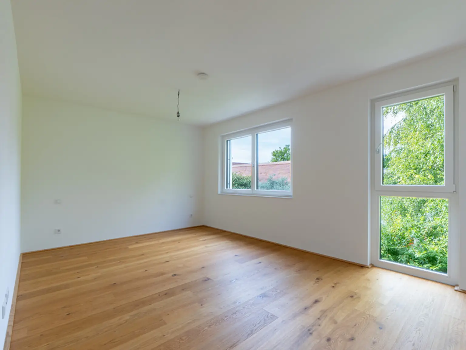 Hier werden alle Stücke gespielt. 5 Zimmer, 2 Badezimmer, 1 Terrasse zum Wohlfühlen und Leben. Gleich einziehen.